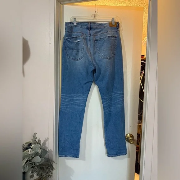 American Eagle Outfitters Classic Blue Jeans - Picture 2 of 3